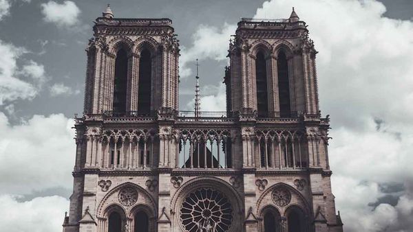 ประวัติวิหาร NOTRE DAME กับเบื้องหลังเรื่องราวน่าทึ่งของสถาปัตยกรรม